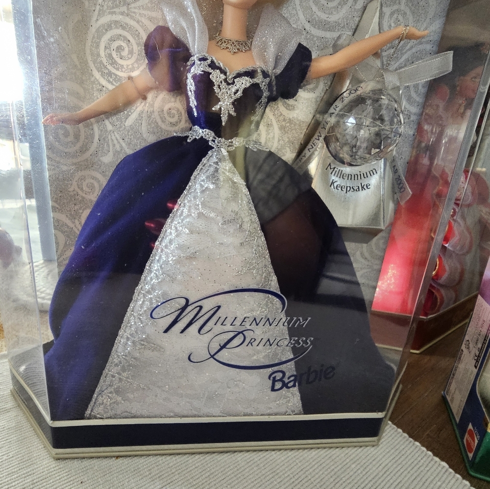 SPECIAL Edition Barbie -  Millennium Princess 1999 Mattel NIB1 999
